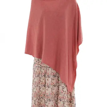 Classic cashmere blend poncho - pink peppercorn