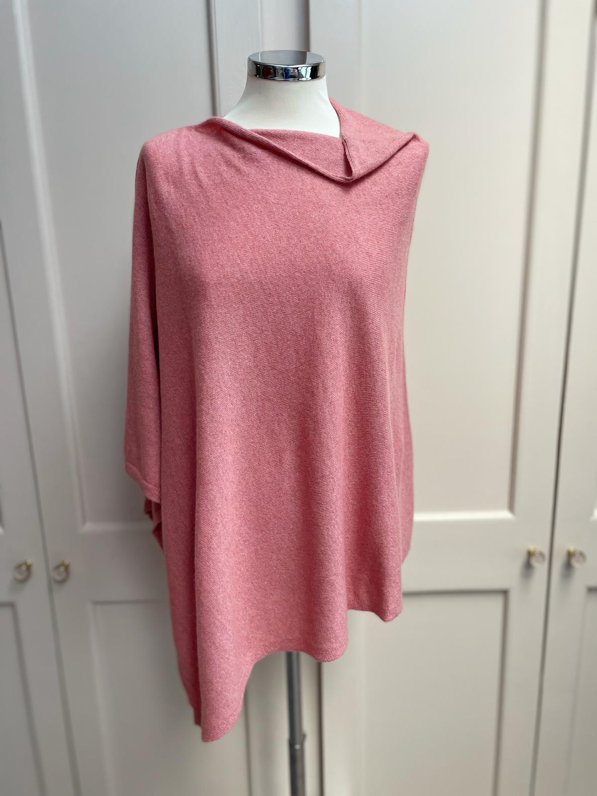 Classic cashmere blend poncho - pink peppercorn