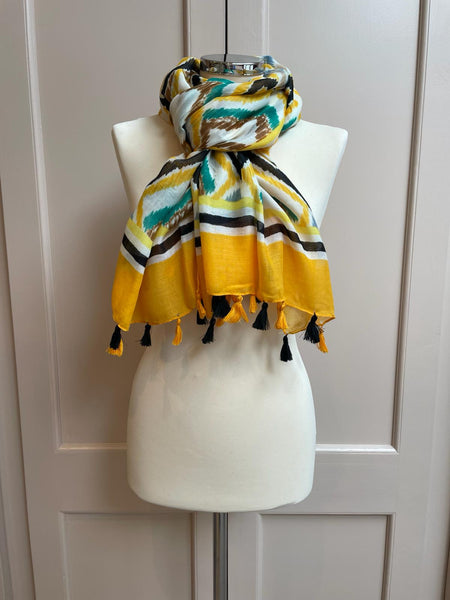 Geometric patterned scarf with tassels - yellow