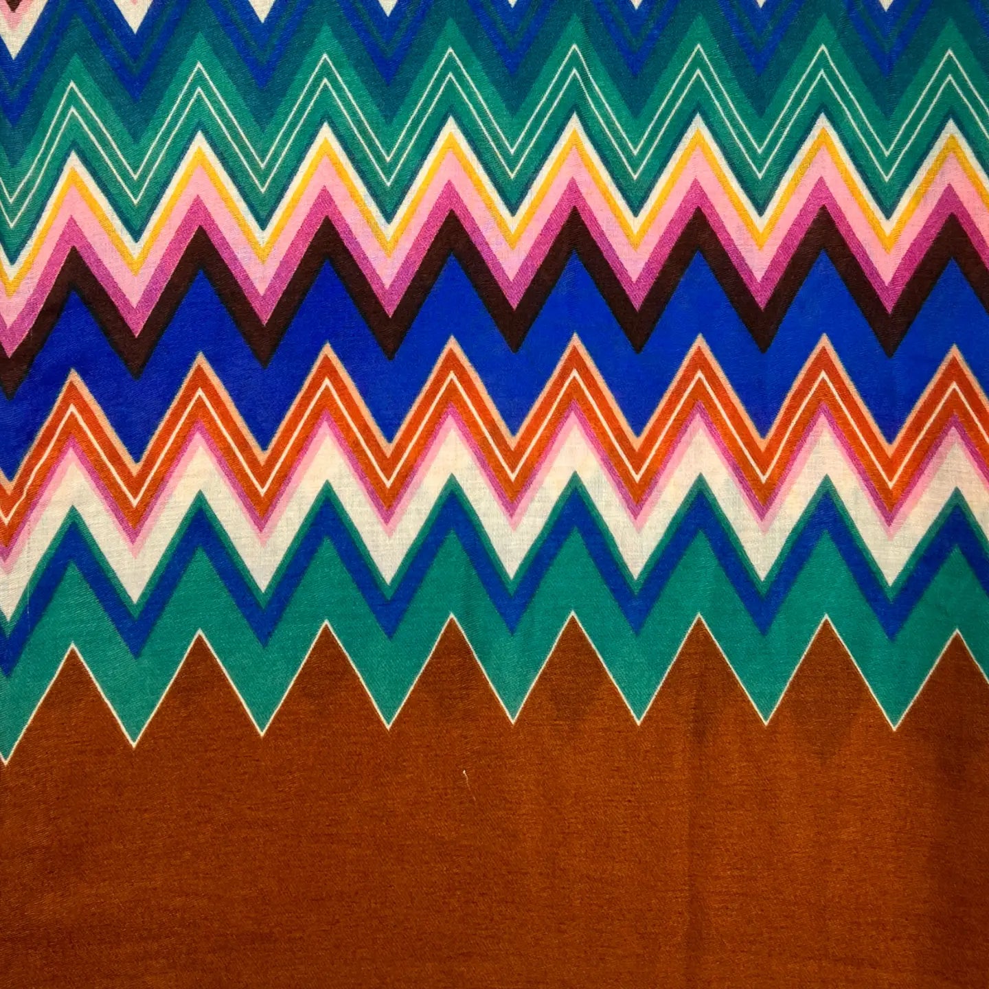 Zigzag colourful scarf - brown
