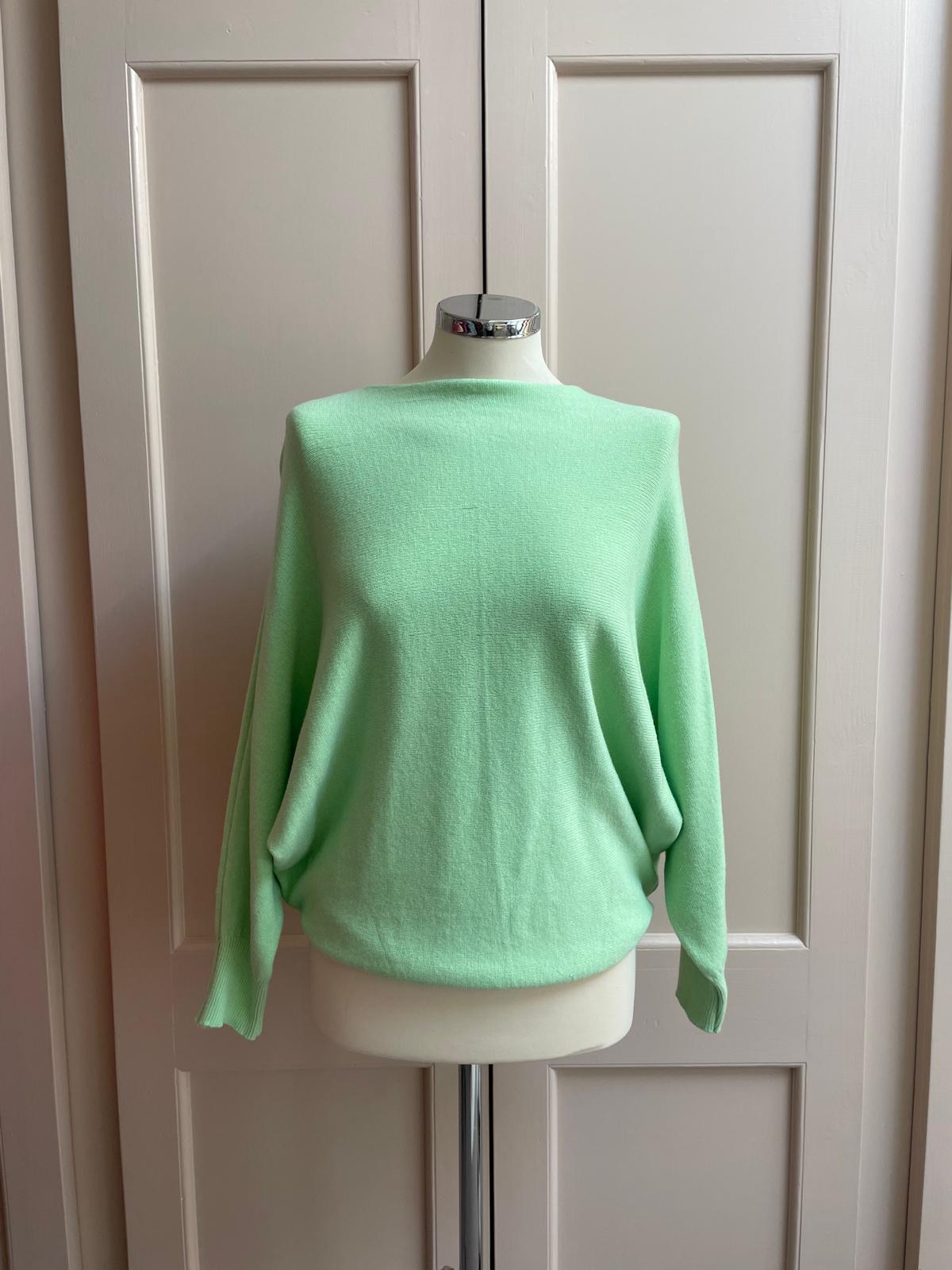 Pearl back button jumper - mint